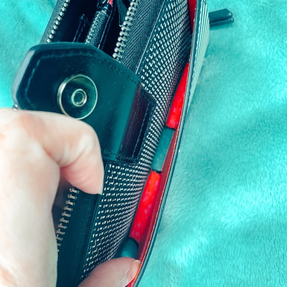 Madison Tech Wallet - Black/White | Stella & Dot - Picture 5 of 10